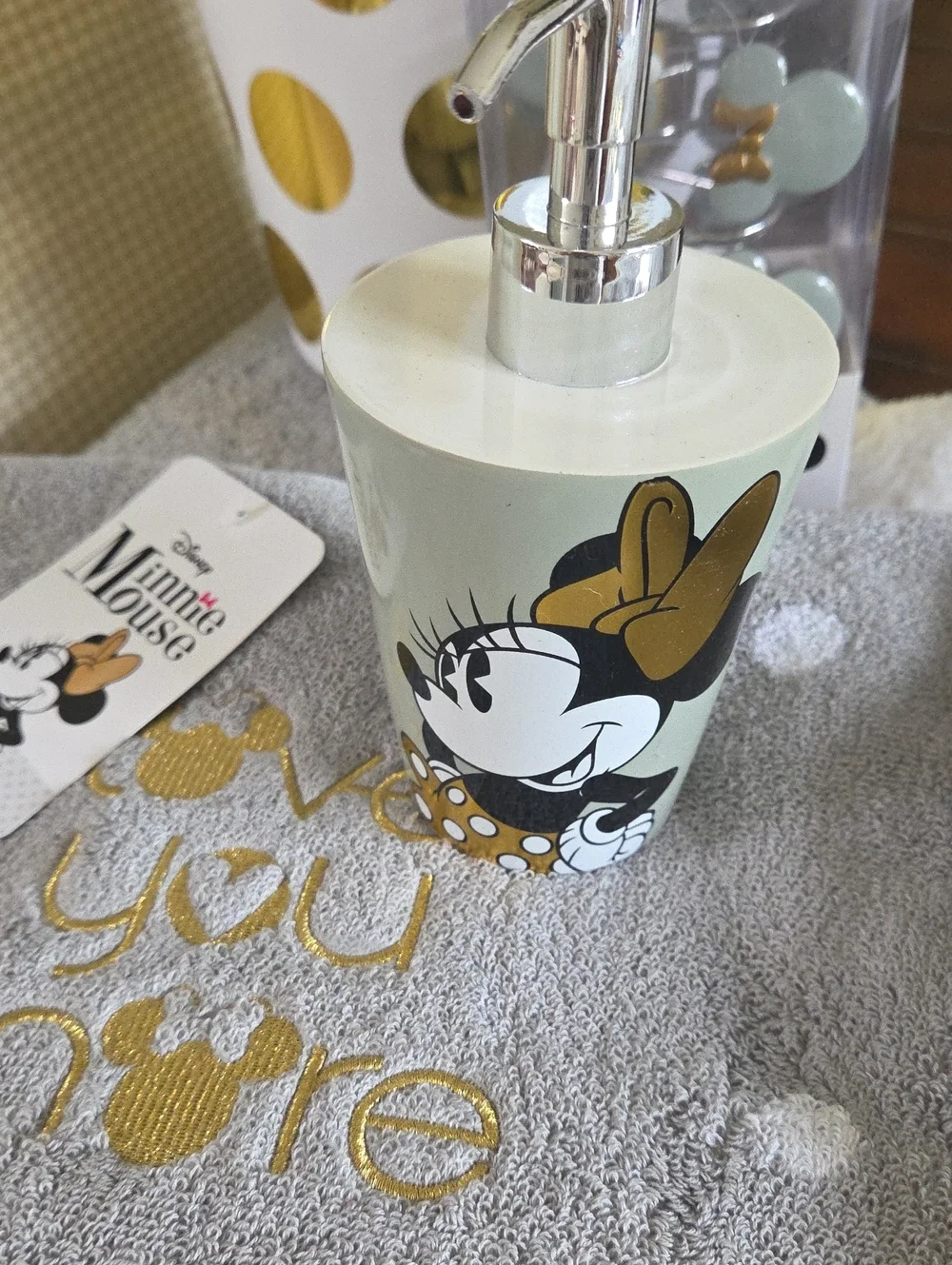 Disney Minnie Mouse Bath Collection. New with Tags. Stunning!